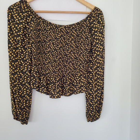 HOLLISTER Sz S Ditsy Floral Smocked LS Crop Top Elastic Neck Ruffle Hem Boho - Picture 4 of 13